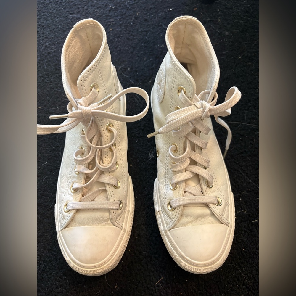 Leather Converse high top Women’s size 6. Ivory Leather